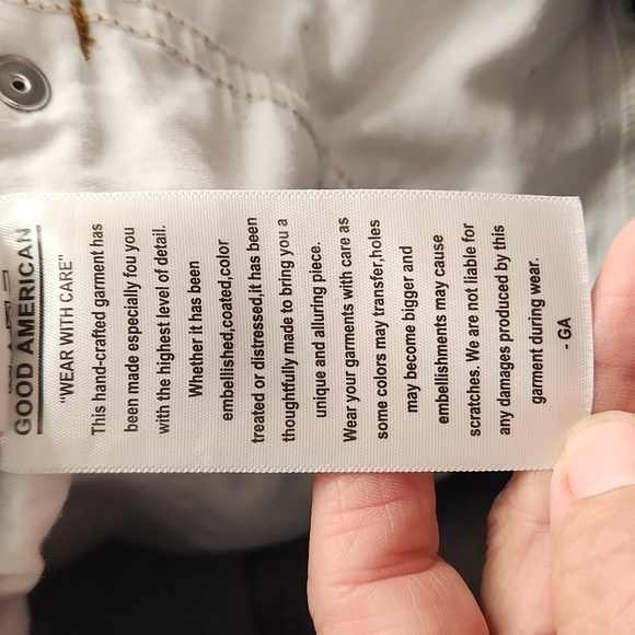 Good American Twist Seam Crop Straight Leg Jean - Picture 11 of 11